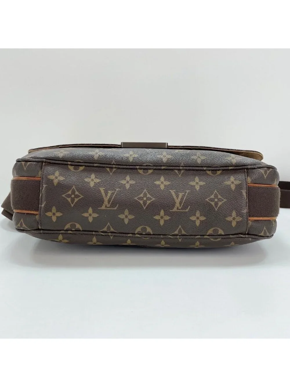 Louis Vuitton Messenger Bag Bob le MM